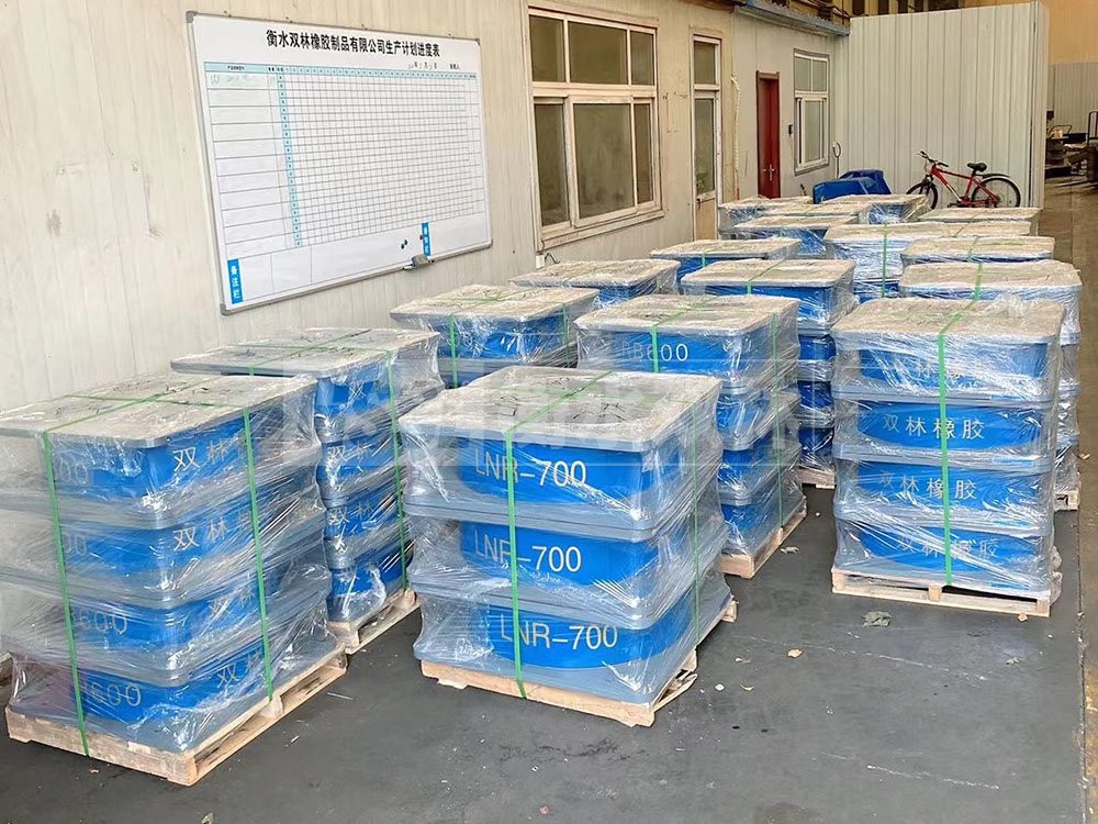 LNR1200隔震支座廠家 高阻尼隔震橡膠支座生產廠家 建筑抗震式隔震支座定制生產廠家