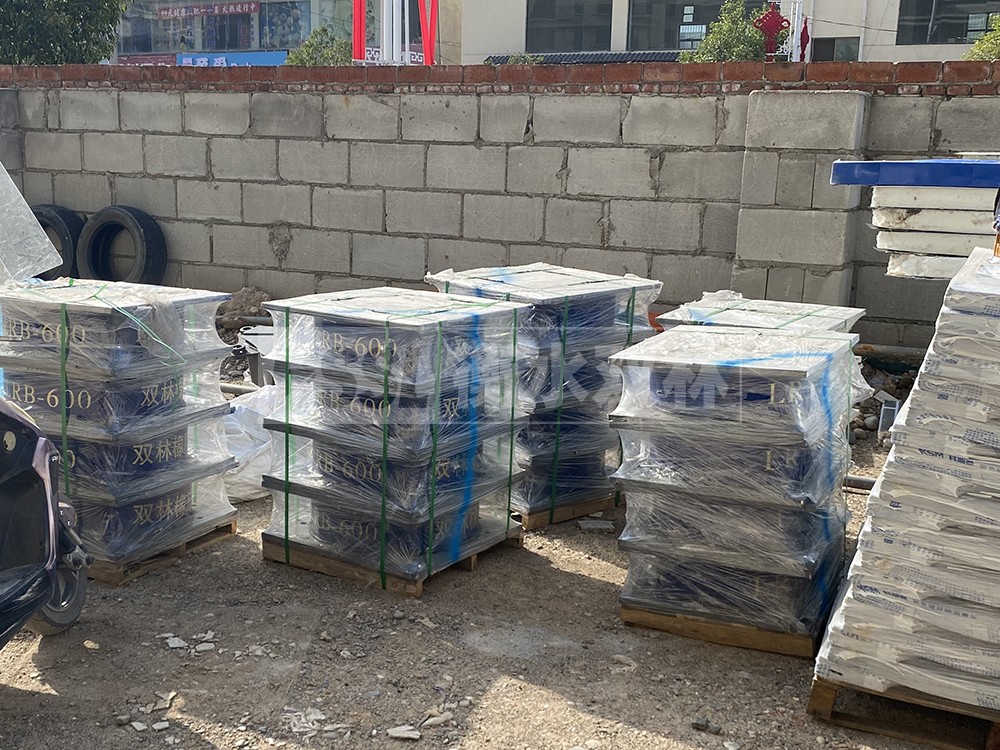 天然橡膠隔震支座多少錢 建筑隔震支座商家廠家 隔震抗震支座